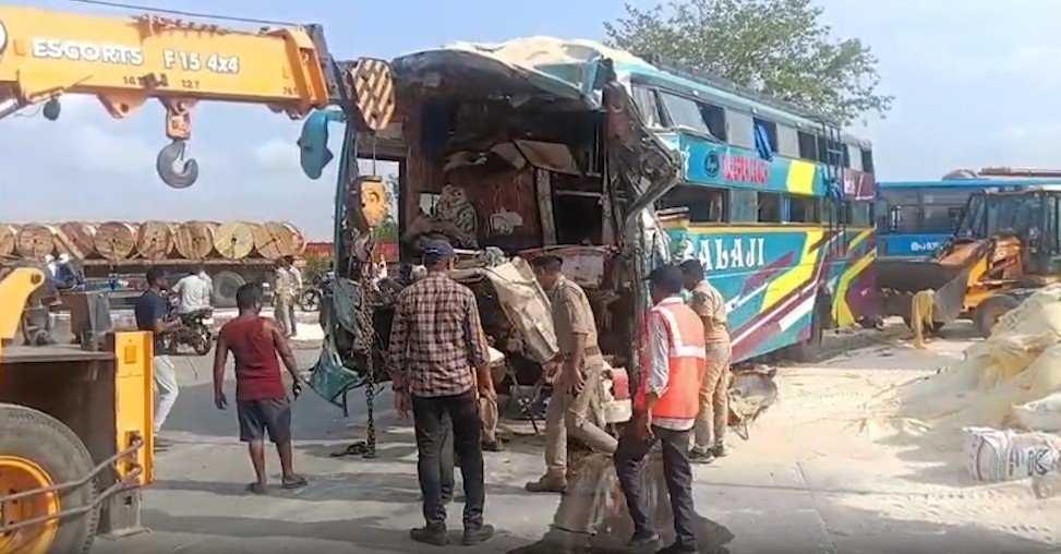 6 killed, 20 injured as bus crashes into truck on highway in Vadodara