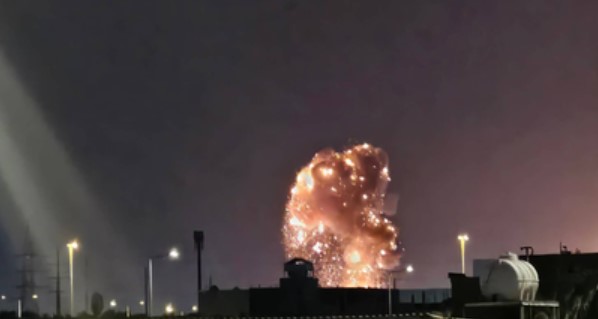 Fire and emergency response teams operate at Qatar’s Ras Laffan industrial area after a major explosion at the Barzan gas facility, with smoke rising from damaged energy infrastructure as rescue operations continue.