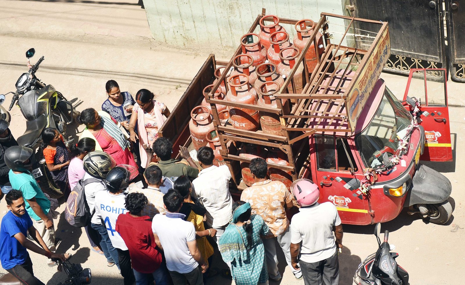 LPG panic eases, but queues for gas still longer in Ranchi