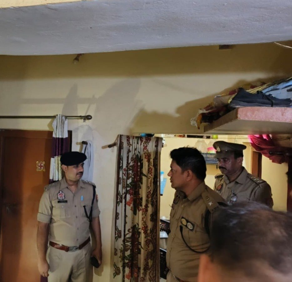 Younger brother kills elder brother, sister-in-law, nephew with sharp-edged weapon in Gorakhpur