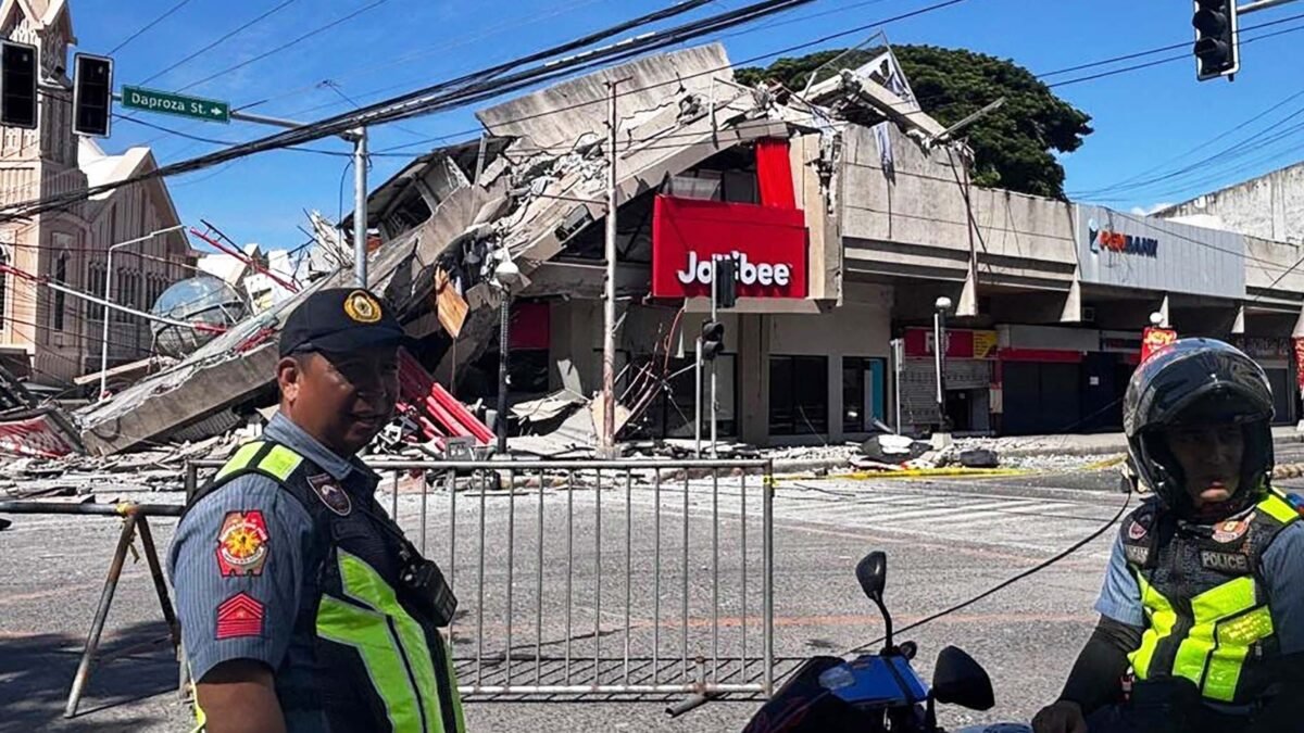 Philippines Earthquake: 7.8 Magnitude Quake Kills At Least 35, Triggers Tsunami Warnings