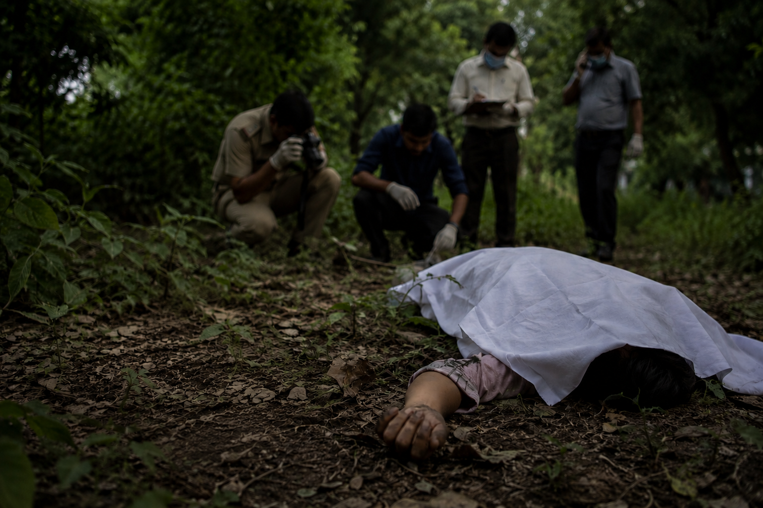 Madhya Pradesh Police analyzing technical evidence and tracing mobile tower locations in the Indore to Khargone corridor during an investigation into a missing student's death.