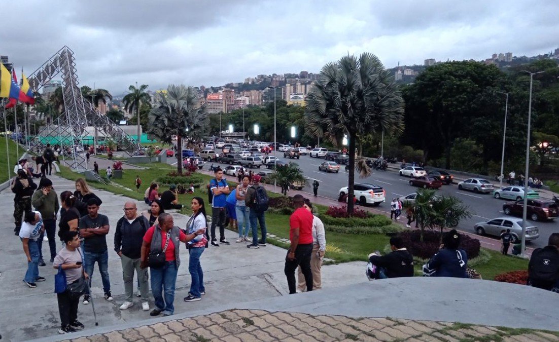 Fallen debris and structural damage on a street in Caracas, Venezuela, following the shallow 7.1 and 7.5 magnitude twin earthquakes near Moron
