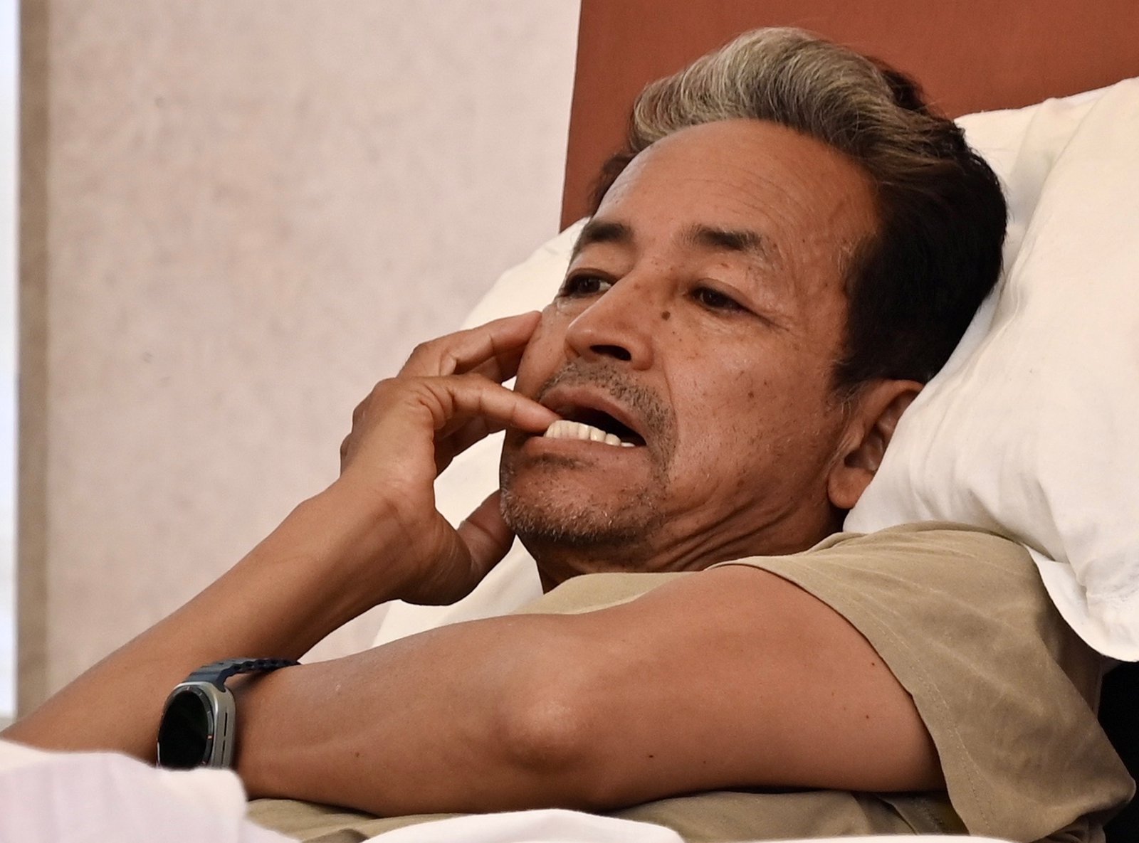 Climate activist Sonam Wangchuk issuing a statement from Safdarjung Hospital during his indefinite fast over Indian education system failures.