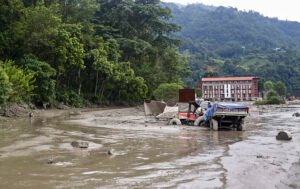 Nepal Floods: Death Toll Rises to 165, Over 300 Indian Tourists Missing
