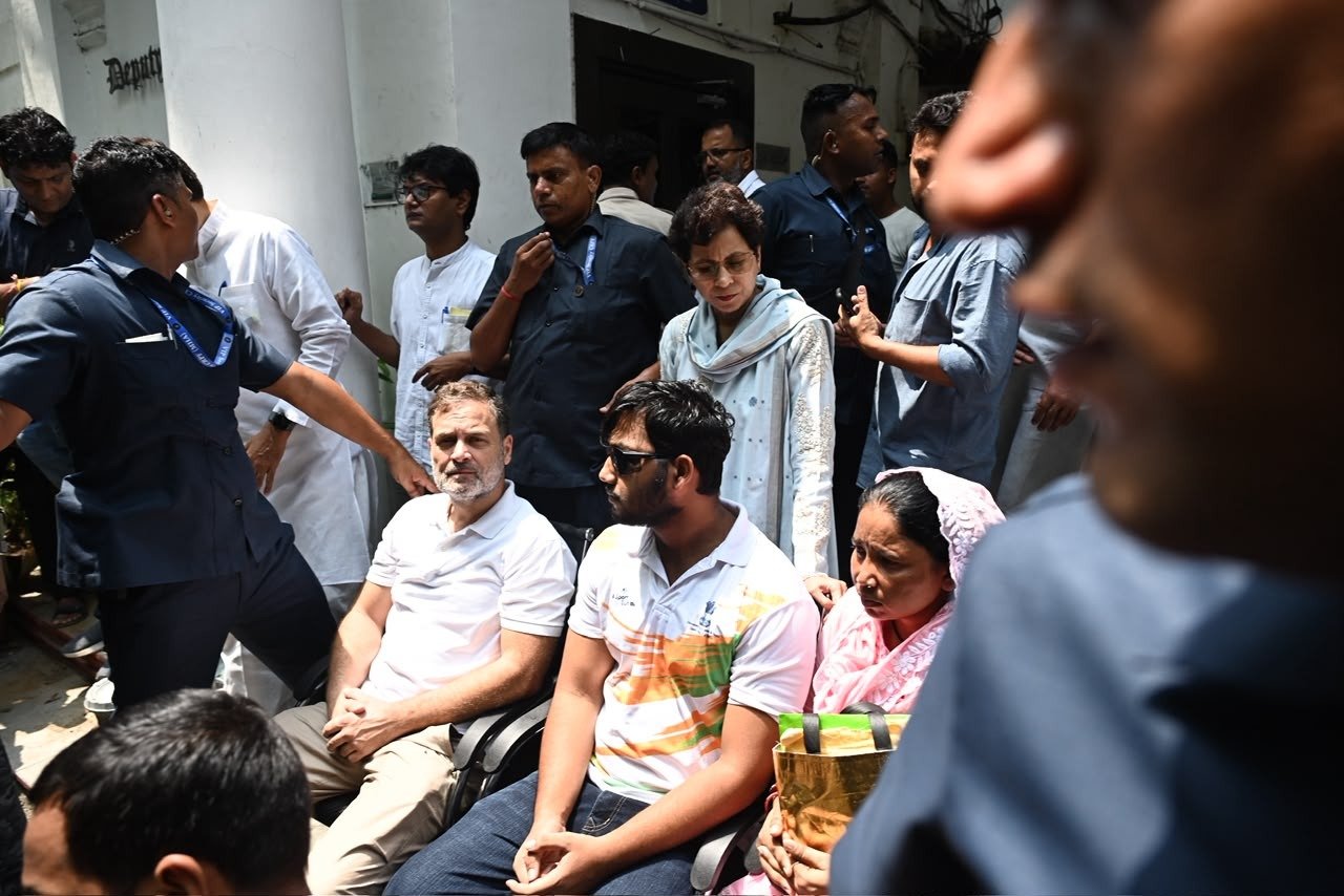 ‘Who Ordered the Firing on Students?’: Rahul Gandhi Confronts DCP, Demands Immediate FIR in Pellet Injury Case