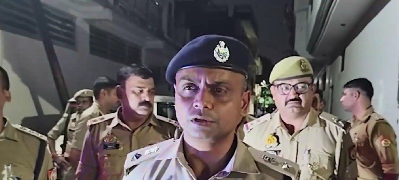 Forensic and police teams at the crime scene in Kanpur's Keshavpuram, where 58-year-old Uma Kushwaha was murdered during a targeted robbery.