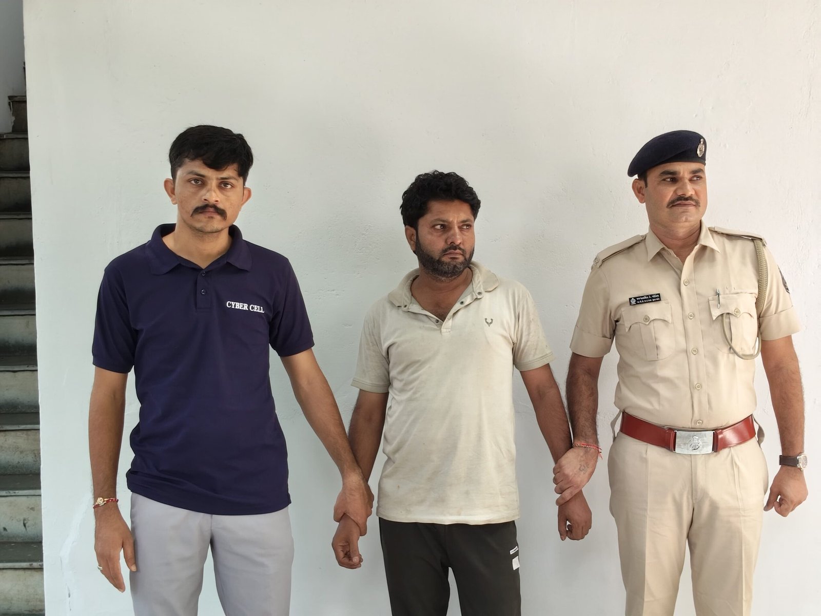surat cyber crime police arrest suspect in jamtara apk fraud case