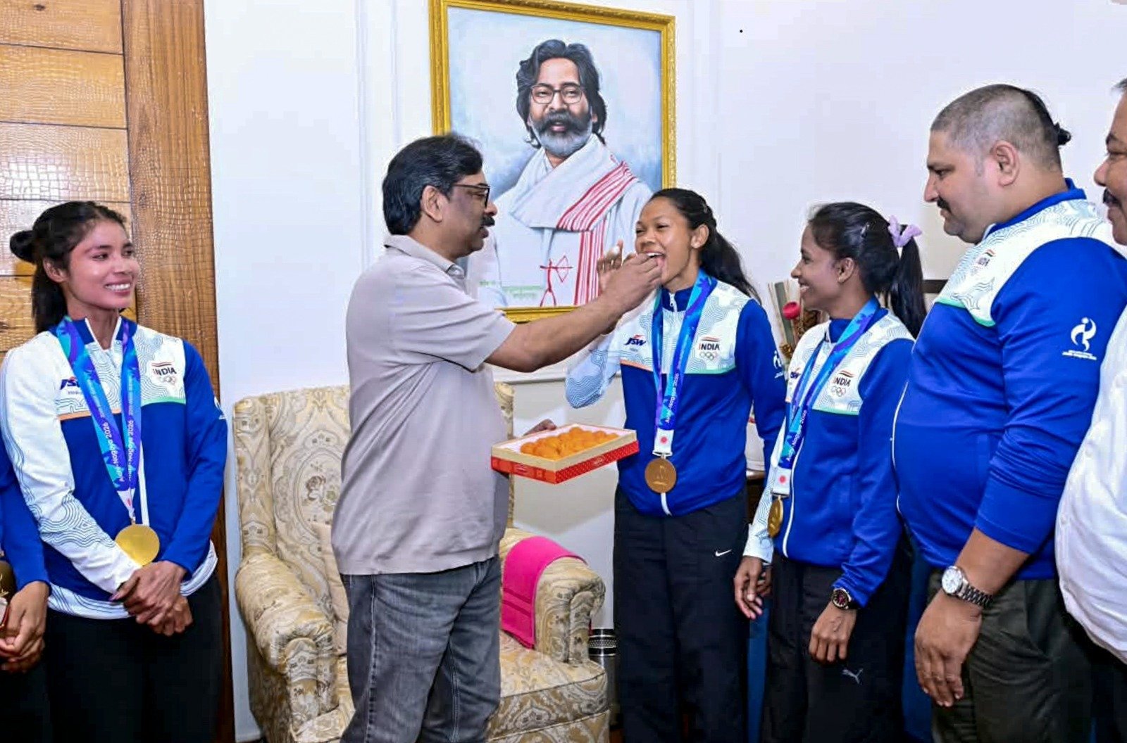 cm hemant soren felicitates jharkhand women hockey players ranchi