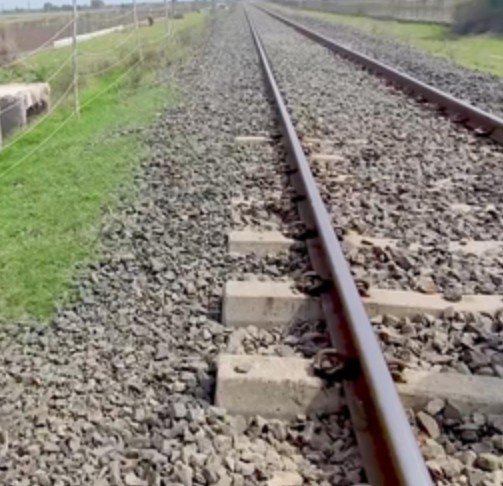 patna railway track kumhrar police investigation scene.jpg
